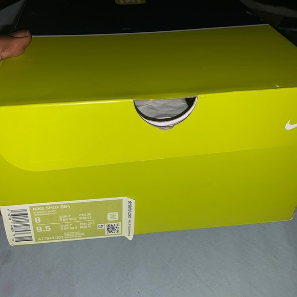These are Nike shox bb4, vince carter shoes. - Picture 5 of 6